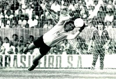 Morre Manga, ex-goleiro ídolo do Botafogo e Internacional, aos 87 anos