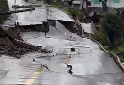 Chuvas no RS: rua desmorona em Gramado e força saída de moradores