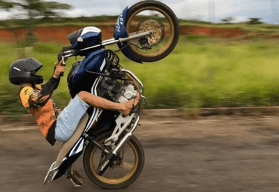 Manobras ilegais com motos deixam mortos e feridos e expõem risco a pedestres