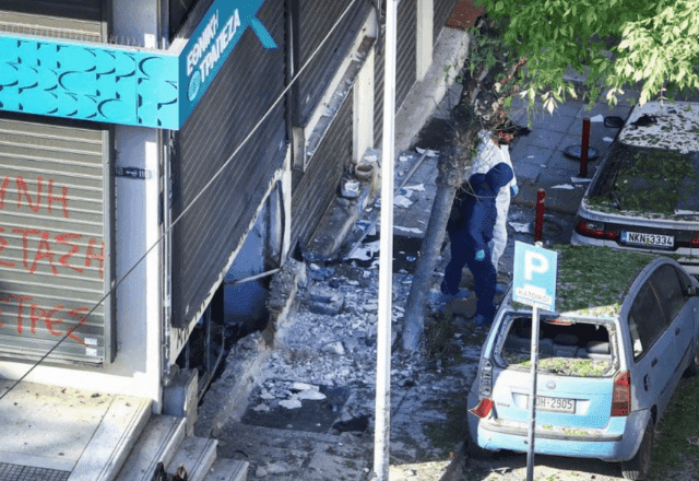 Mulher que carregava bomba morre com explosão "antes da hora" na Grécia