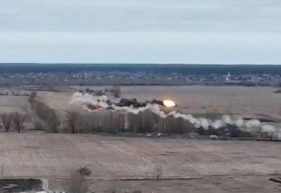 Ucrânia explode helicóptero russo; assista ao momento do ataque