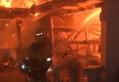 Hidrantes secam no Sul da Califórnia em meio aos intensos incêndios 