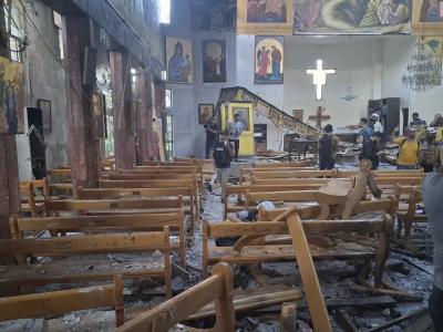 Homem-bomba mata pelo menos 13 pessoas durante missa em igreja na Síria