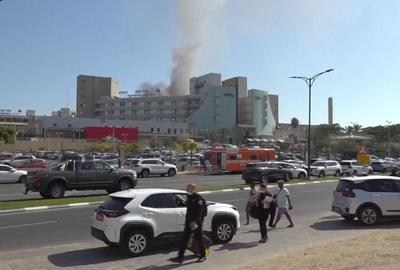 Irã atinge hospital no sul de Israel; Tel Aviv ataca instalações nucleares iranianas