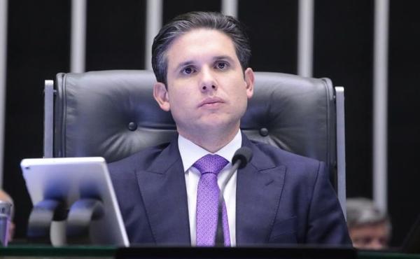 Imagem da notícia: Motta sobe o tom e diz que adotará protocolo Glauber Braga em caso de nova ocupação da cadeira de presidente da Câmara 