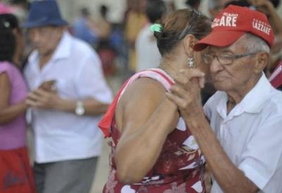 Expectativa de vida do brasileiro aumenta para 76,8 anos, diz IBGE