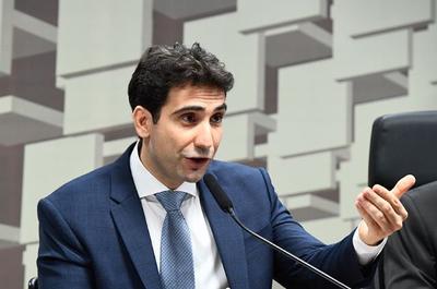 Galípolo diz que faz sentido manter juros em nível mais alto e por mais tempo
