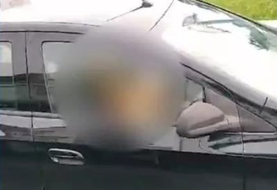 Vídeo: Casal é flagrado fazendo sexo dentro do carro em meio ao trânsito de Florianópolis 