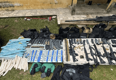 Polícia encontra arsenal de armas de guerra no Paraná e confronto deixa 6 criminosos mortos