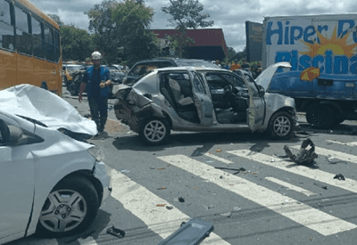 Ônibus sem freio causa grave engavetamento em Curitiba; uma pessoa morreu