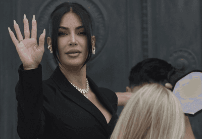 Justiça condena oito pessoas por roubo milionário de joias de Kim Kardashian em Paris 