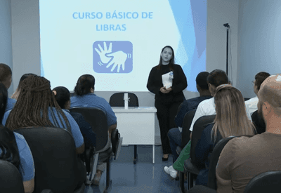 Hospital no Rio de Janeiro capacita profissionais para atendimento em libras