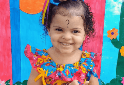 Menina de 2 anos é baleada no colo da mãe ao voltar da praia no Rio