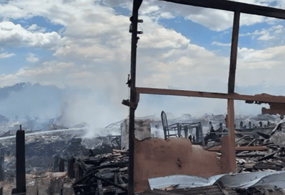 Incêndio destrói área residencial em Cubatão, litoral Sul de SP