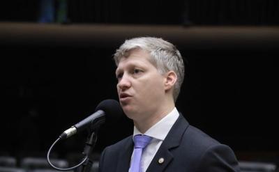 Novo anuncia Van Hattem como candidato à presidência da Câmara