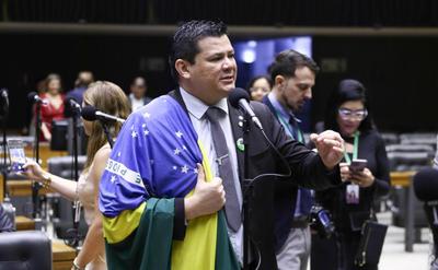 Conselho de Ética da Câmara suspende mandato de Gilvan da Federal