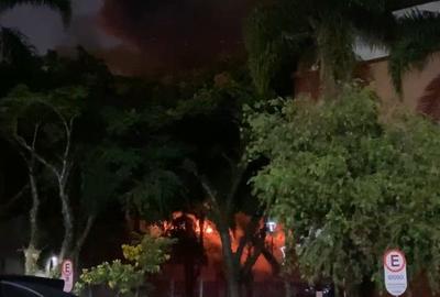 Incêndio atinge teatro da PUC-PR durante evento com estudantes