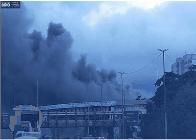 Incêndio atinge imóvel comercial em Ramos, na Zona Norte do Rio