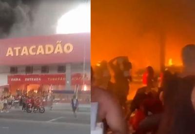 Incêndio de grandes proporções atinge loja em Duque de Caxias (RJ)