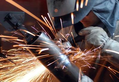 Produção industrial registra queda pelo quarto mês consecutivo no Brasil