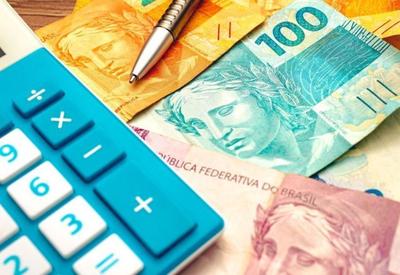 Cautela em 2025 para investir, orientam especialistas sobre ano de riscos de juros, inflação e dólar em alta