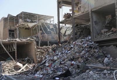 Aiatolás atacados, deslocamento no Líbano e funeral de meninas mortas no Irã: guerra no Oriente Médio chega ao 4º dia