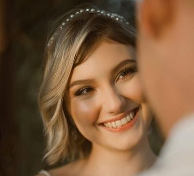 Influenciadora Isabel Veloso morre aos 19 anos após luta contra câncer terminal