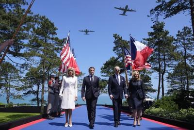Rei Charles, Biden e outros líderes mundiais marcam 80 anos do Dia D