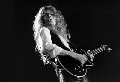 Morre John Sykes, ex-guitarrista do Whitesnake, aos 65 anos