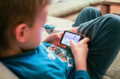 Menos telas, mais infância: dicas práticas para tirar as crianças do celular
