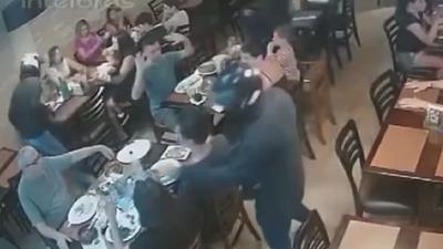 Em SP, clientes de restaurante no Morumbi sofrem arrastão; veja vídeo