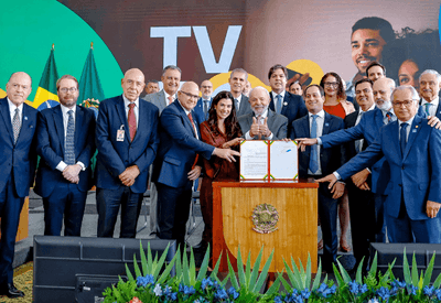 Cerimônia de assinatura da TV 3.0 reúne autoridades e maiores emissoras 