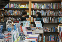 Imagem da notícia  Livrarias pelo país têm programação especial no Dia do Livro
