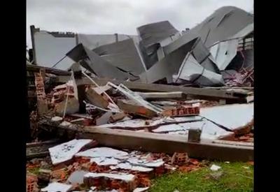 Ciclone Yakecan destrói ginásio e destelha casas no litoral do RS