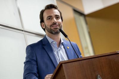 Deputado Lucas Bove vira réu por violência doméstica contra a ex-mulher Cíntia Chagas