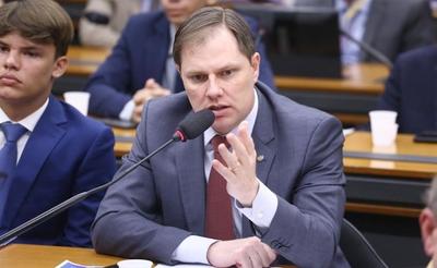 Deputado que pediu vista em PEC da 6x1 quer volta da desoneração da folha 