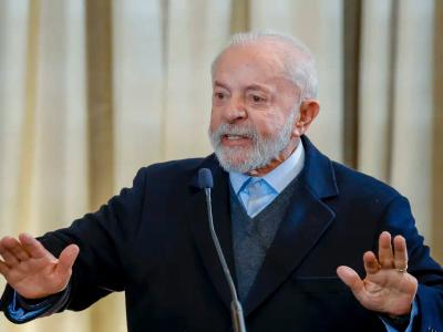 Lula atribui fraude no INSS a Bolsonaro e diz que não faz "piroctenia" do caso