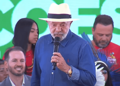 Lula chama Bolsonaro de “fujão” e diz que ex-presidente deve pagar pelos crimes que cometeu