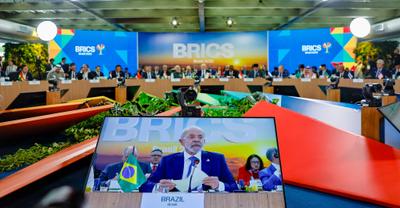 "Saúde global é profundamente afetada pela pobreza e pelo unilateralismo", diz Lula no Brics