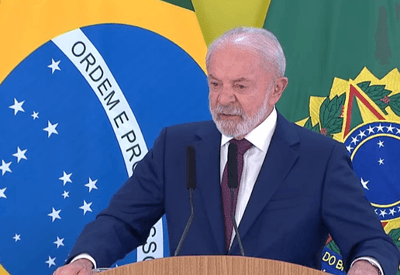 Lula diz que governo discute reestruturação dos Correios e descarta privatização