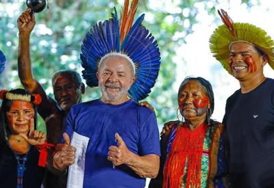 Lula se reúne com lideranças indígenas e promete conservação da Amazônia