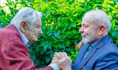 Lula lamenta morte de Mujica: "Exemplo de que a luta política e a doçura podem andar juntas"