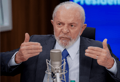 "Taxa de juros de 10,5% é irreal para uma inflação de 4%", diz Lula