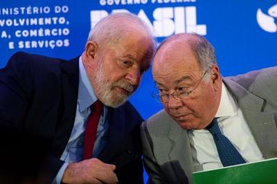 Vieira apresenta a Lula balanço de reunião com EUA e discute possível encontro com Trump na Malásia