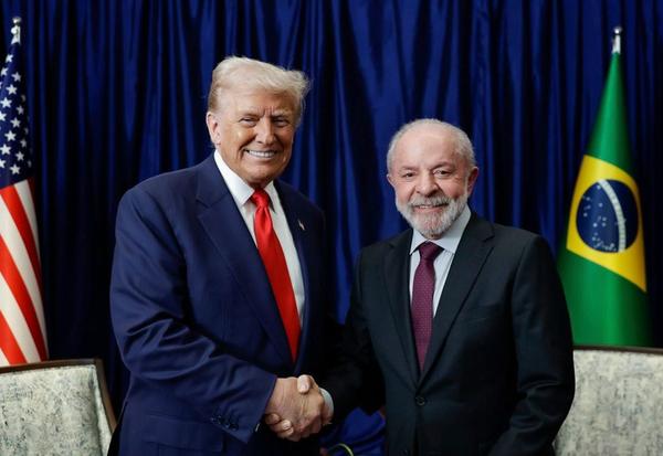 Imagem da notícia: Bolsonaristas se dividem entre silenciar e criticar encontro entre Lula e Trump