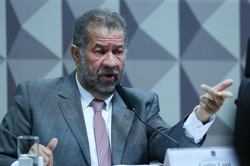 Lula e Lupi: destino do ministro da Previdência pode ser decidido nesta sexta