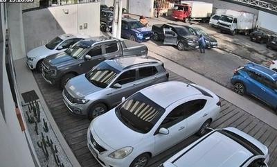 Motorista é vítima de atentado a tiros em bairro nobre de Maceió