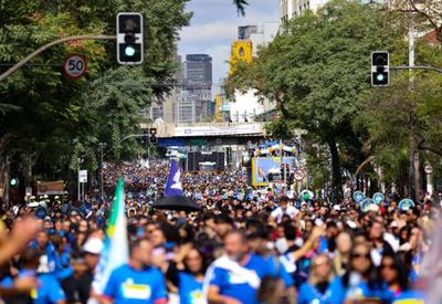 Marcha para Jesus reúne milhões de fiéis em São Paulo para caminhada e shows