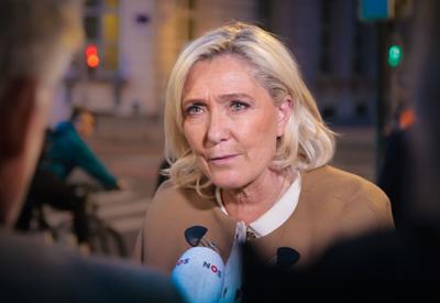 Marine Le Pen, líder da extrema direita da França, é declarada inelegível