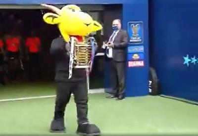 Copa do Nordeste: Mascote entra com troféu e drone com a bola na final
